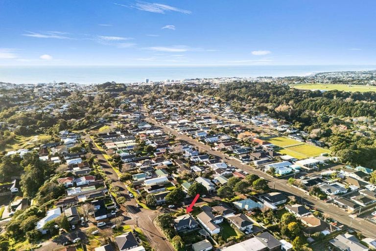 Photo of property in 9 Selwyn Street, Lower Vogeltown, New Plymouth, 4310