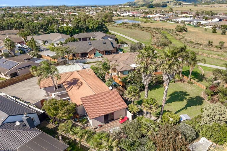 Photo of property in 8 Piha Close, Papamoa Beach, Papamoa, 3118