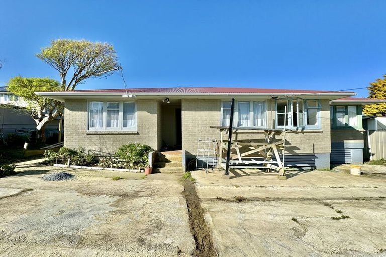 Photo of property in 102 Champion Street, Cannons Creek, Porirua, 5024