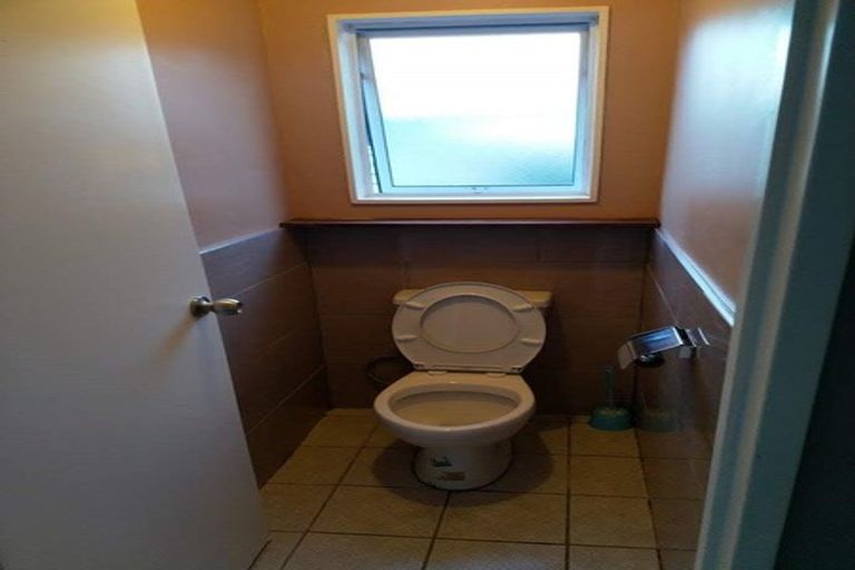 Photo of property in 2/61 Greenslade Crescent, Northcote, Auckland, 0627