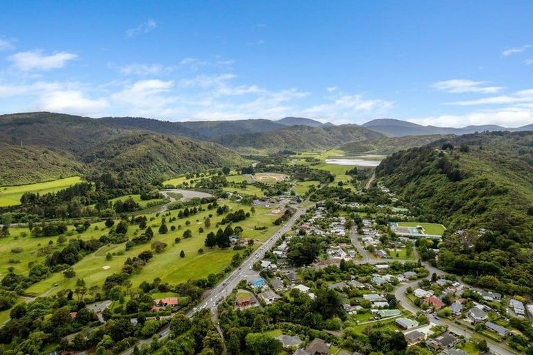 Photo of property in 86 Mount Marua Way, Timberlea, Upper Hutt, 5018