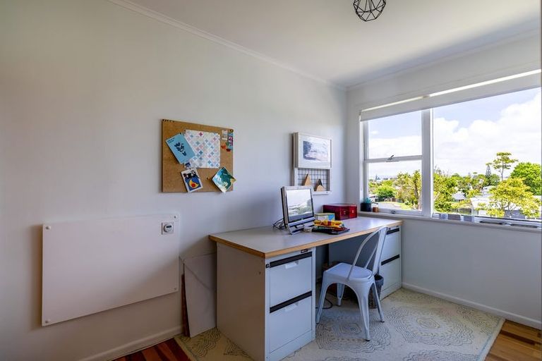 Photo of property in 40 Gill Avenue, Te Atatu Peninsula, Auckland, 0610
