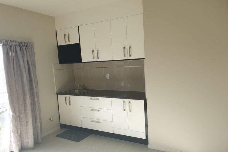 Photo of property in 36 Borneo Drive, Fairview Heights, Auckland, 0632