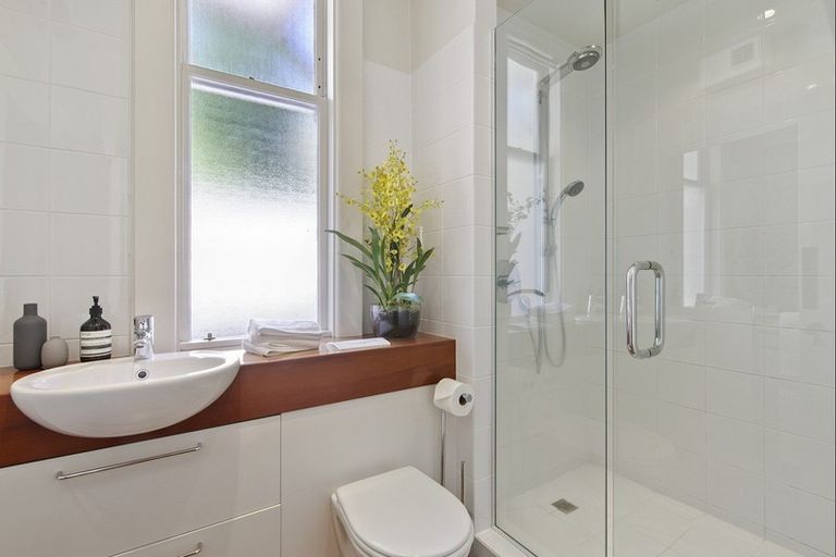 Photo of property in Inverleith Apartments, 3/306 Oriental Parade, Oriental Bay, Wellington, 6011