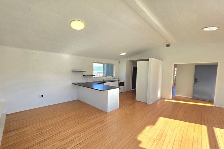 Photo of property in 22 Simons Street, Moturoa, New Plymouth, 4310