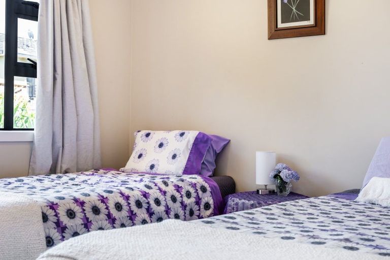 Photo of property in 11 Mackwell Road, Fairview Heights, Auckland, 0632