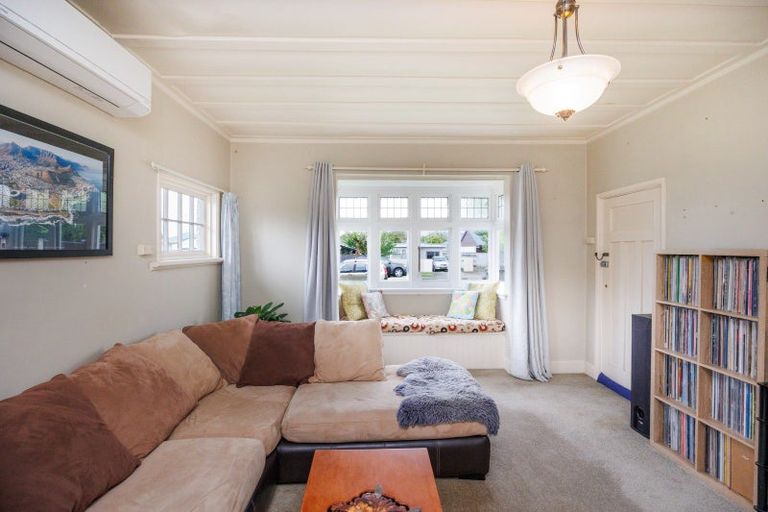 Photo of property in 27 Brightwater Terrace, Terrace End, Palmerston North, 4410