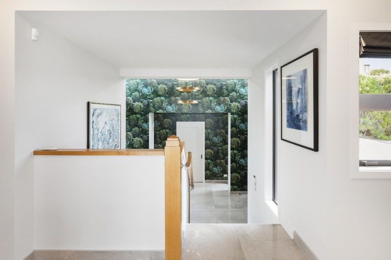 Photo of property in 5 Ophir Lane, Redcliffs, Christchurch, 8081