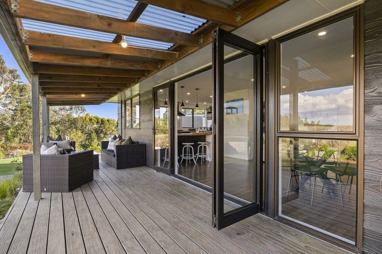 Photo of property in 44b Crosland Road, South Head, 0874