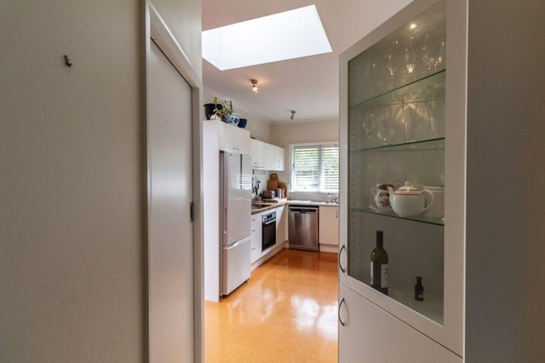 Photo of property in 33 Pinehaven Road, Pinehaven, Upper Hutt, 5019