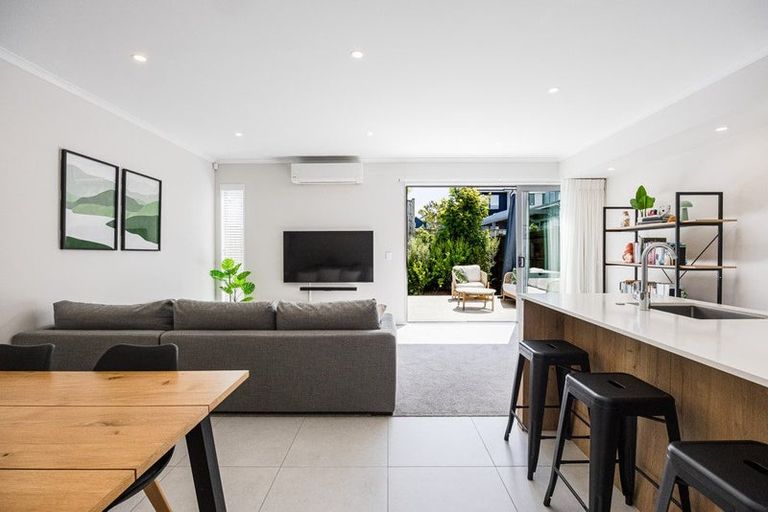 Photo of property in 7 Fairgray Lane, Red Beach, 0932