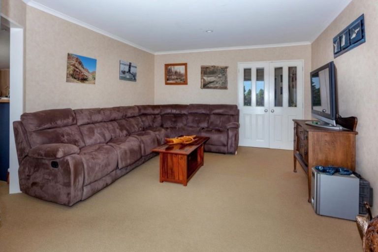 Photo of property in 2 Governors Heights, Whangamata, 3620