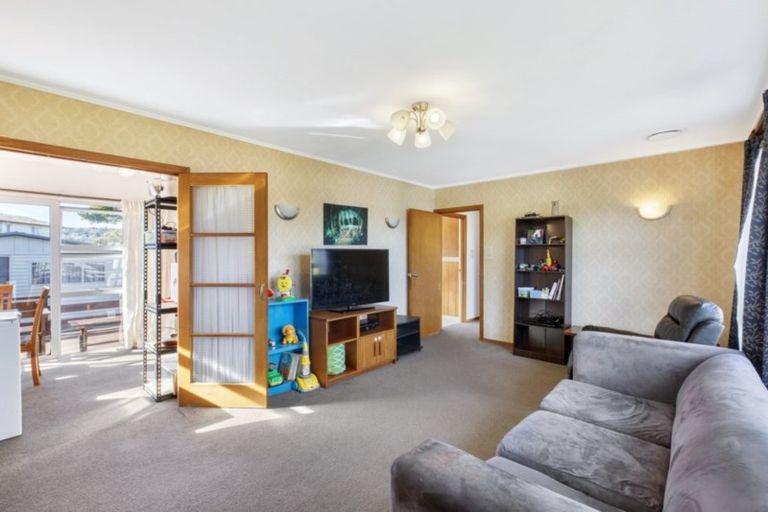 Photo of property in 39 Paragon Avenue, Beach Haven, Auckland, 0626