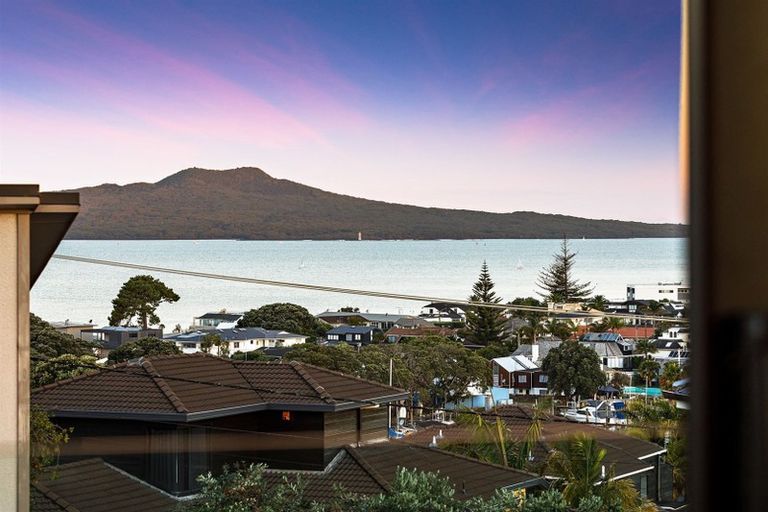 Photo of property in 1/36 Seaview Road, Castor Bay, Auckland, 0620