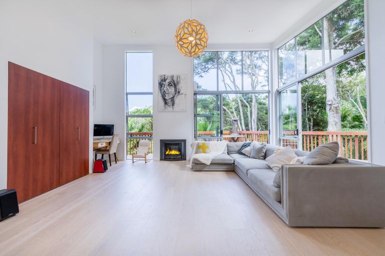 Photo of property in 39 Warner Park Avenue, Laingholm, Auckland, 0604