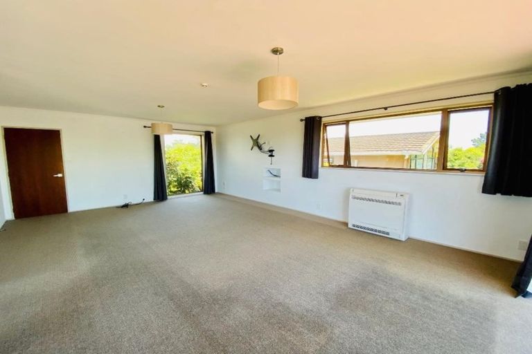 Photo of property in 2 Cowling Road, Hurdon, New Plymouth, 4310