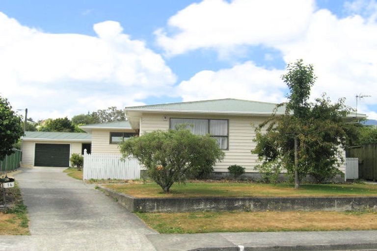 Photo of property in 16 Roband Crescent, Brown Owl, Upper Hutt, 5018