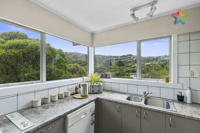 Photo of property in 17 Maple Grove, Maungaraki, Lower Hutt, 5010