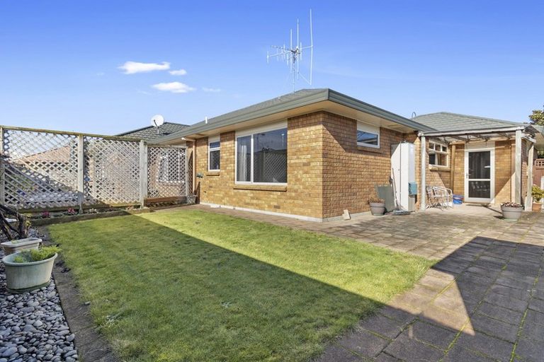 Photo of property in 22 Waiwherowhero Drive, St Andrews, Hamilton, 3200