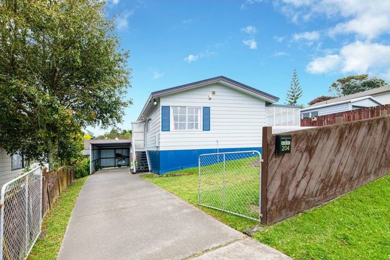 Photo of property in 204 Solar Road, Glen Eden, Auckland, 0602