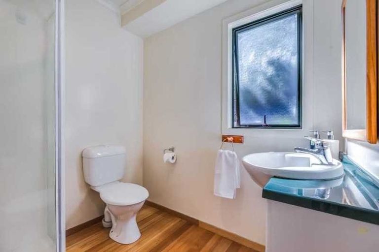 Photo of property in 4/177 Carlisle Road, Northcross, Auckland, 0632