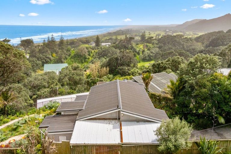 Photo of property in 27 Domain Crescent, Muriwai, Waimauku, 0881