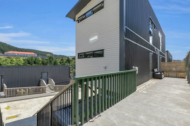 Photo of property in 7 Ara Patukawenga, Tawa, Wellington, 5028