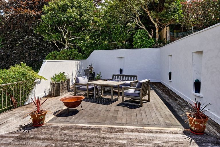 Photo of property in 11 Lower Watt Street, Wadestown, Wellington, 6012