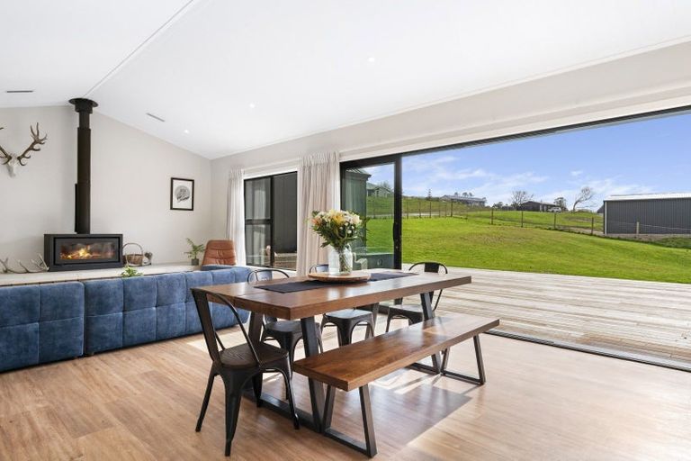 Photo of property in 8 Nga Tui Lane, Acacia Bay, Taupo, 3385