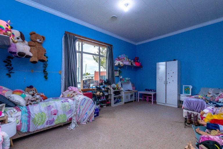 Photo of property in 24 Park Street, Winton, 9720