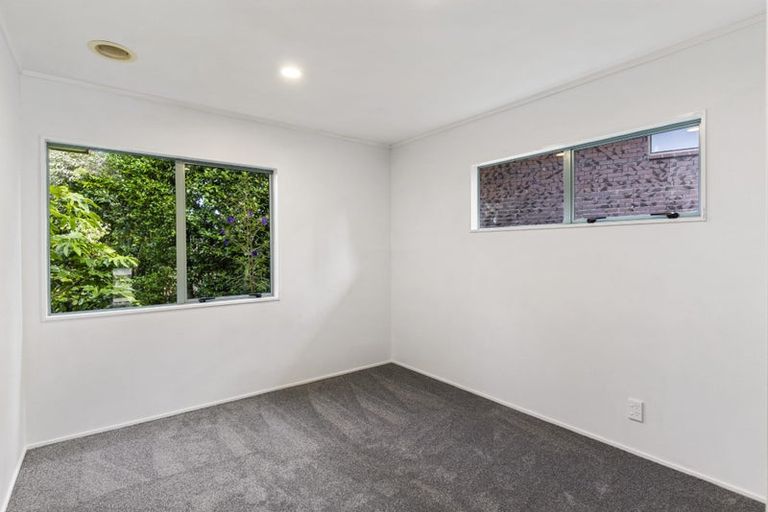 Photo of property in 1 Halldene Terrace, Red Beach, 0932