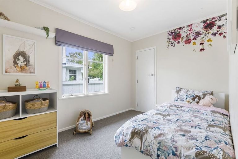 Photo of property in 11 Lynden Avenue, Hillcrest, Auckland, 0627
