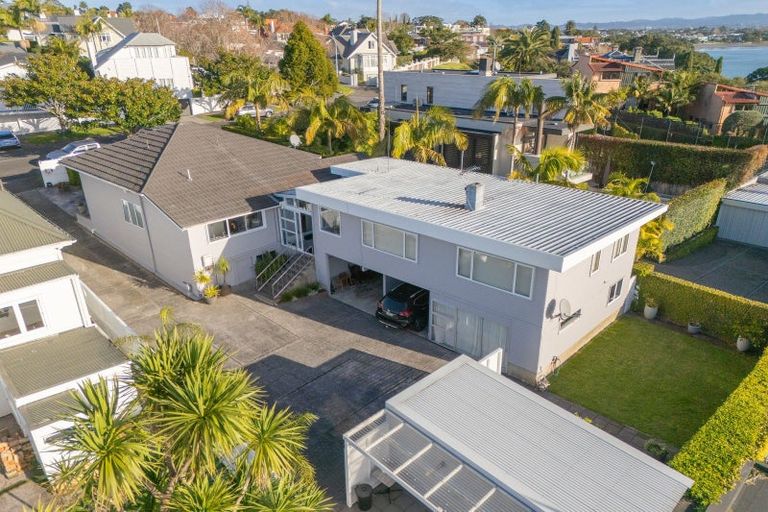 Photo of property in 1/11 Marine Parade, Herne Bay, Auckland, 1011