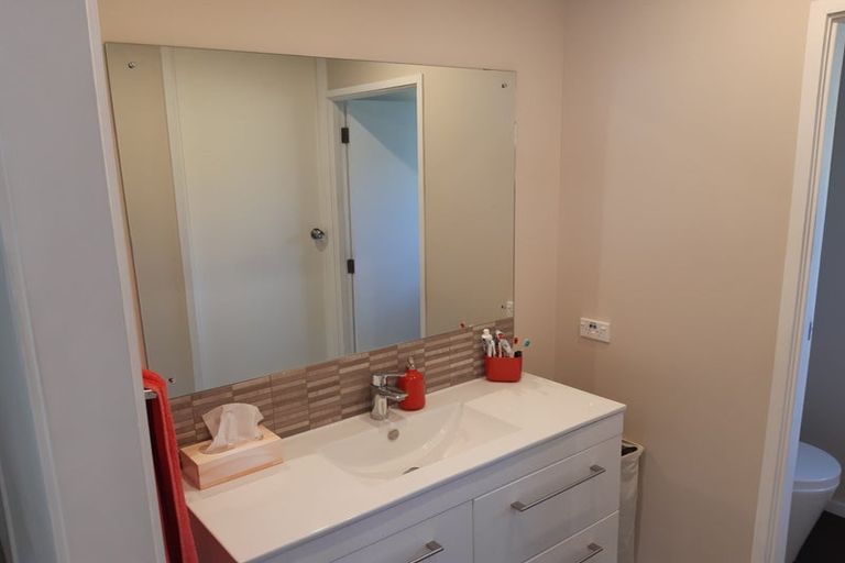 Photo of property in 4 Fernwood Grove, Bayview, Auckland, 0629