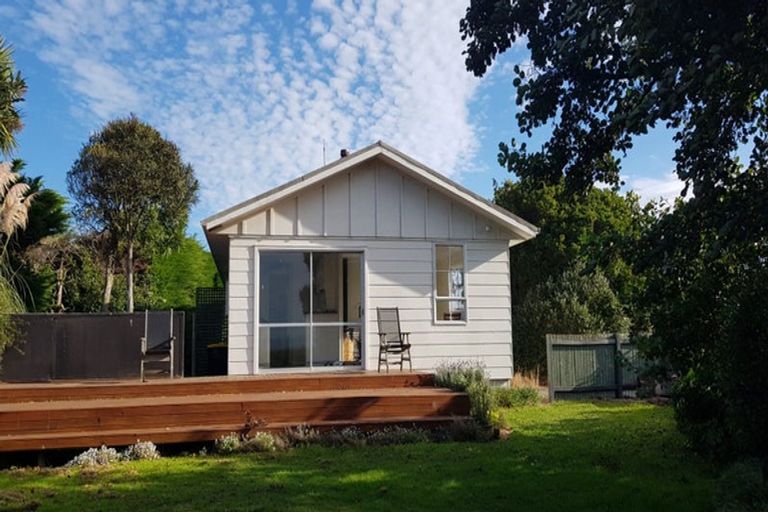 Photo of property in 22 Swindells Road, Waikuku Beach, 7473