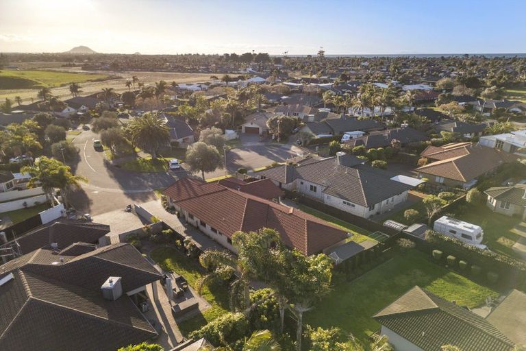 Photo of property in 33 Saint Heliers Place, Papamoa Beach, Papamoa, 3118