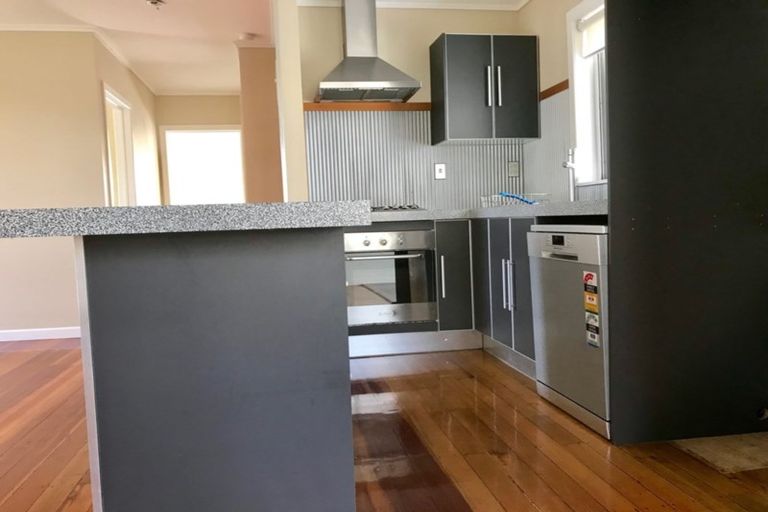 Photo of property in 121 Rangatira Road, Beach Haven, Auckland, 0626