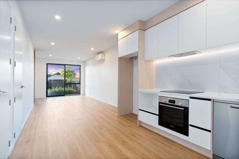 Photo of property in 27a Dawnhaven Drive, Te Atatu Peninsula, Auckland, 0610