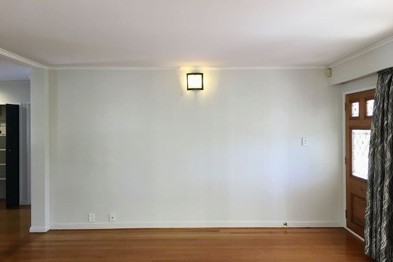 Photo of property in 2a Waller Avenue, Bucklands Beach, Auckland, 2012