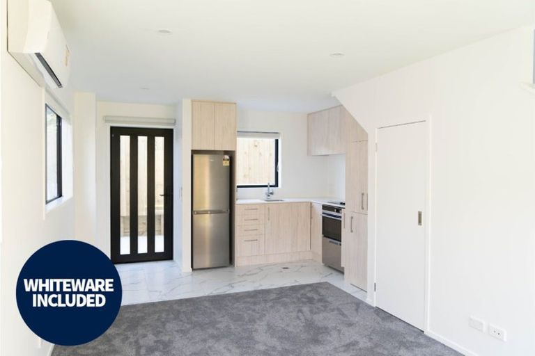 Photo of property in 2/102 Millbrook Road, Sunnyvale, Auckland, 0612