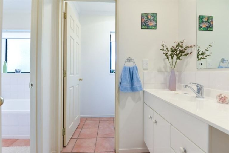 Photo of property in 2 Rosella Grove, Waimauku, 0812