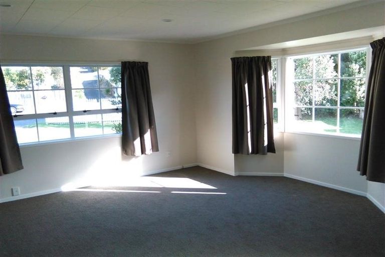 Photo of property in 35 Barbados Drive, Unsworth Heights, Auckland, 0632