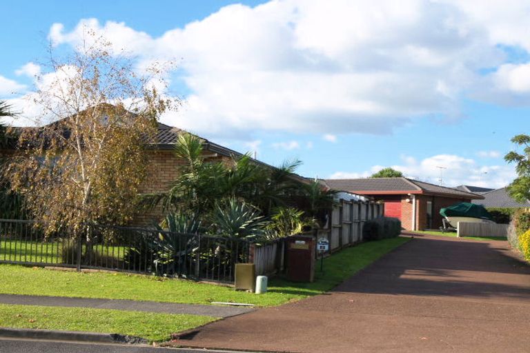 Photo of property in 42 Bob Charles Drive, Golflands, Auckland, 2013