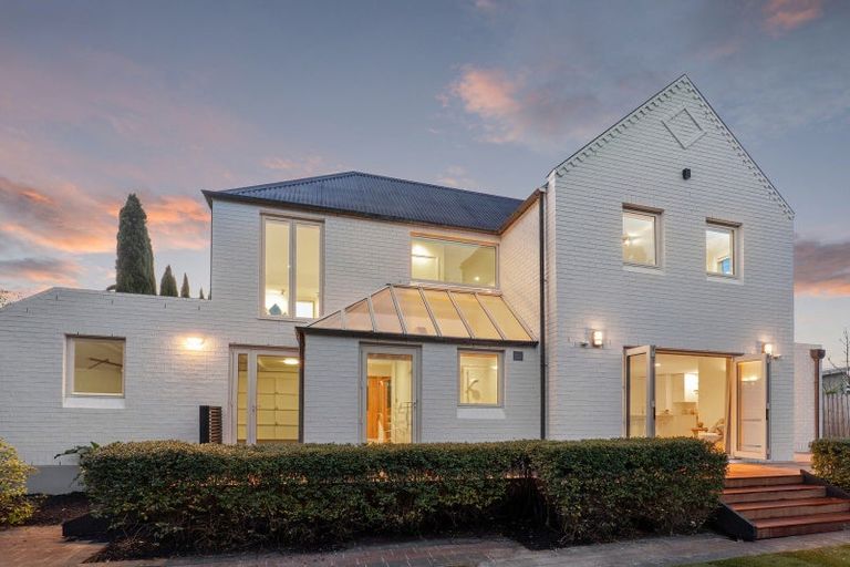 Photo of property in 32 Wai-iti Terrace, Burnside, Christchurch, 8052