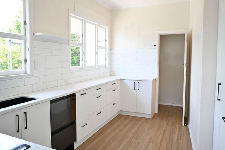 Photo of property in 128 Napier Road, Havelock North, 4130