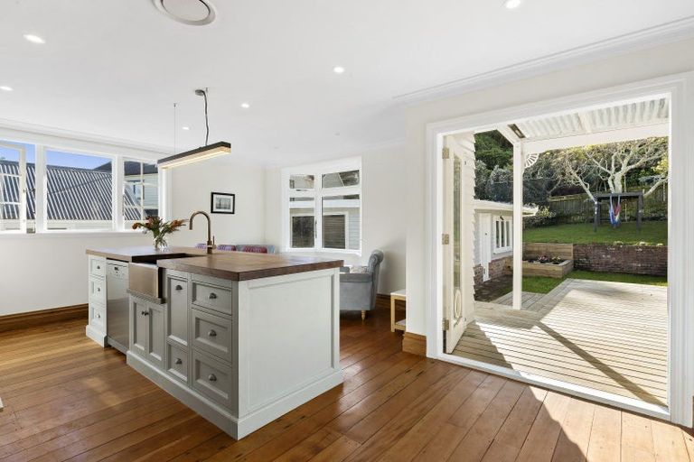 Photo of property in 3 Totara Street, Eastbourne, Lower Hutt, 5013