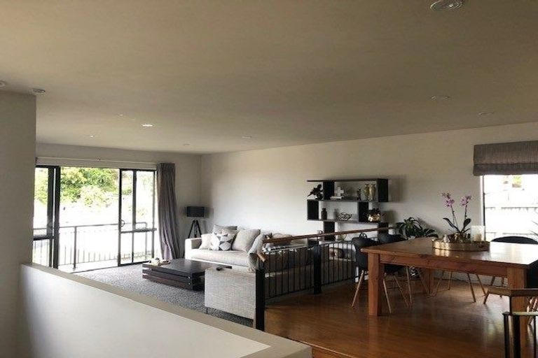 Photo of property in 3 Francesca Place, West Harbour, Auckland, 0618
