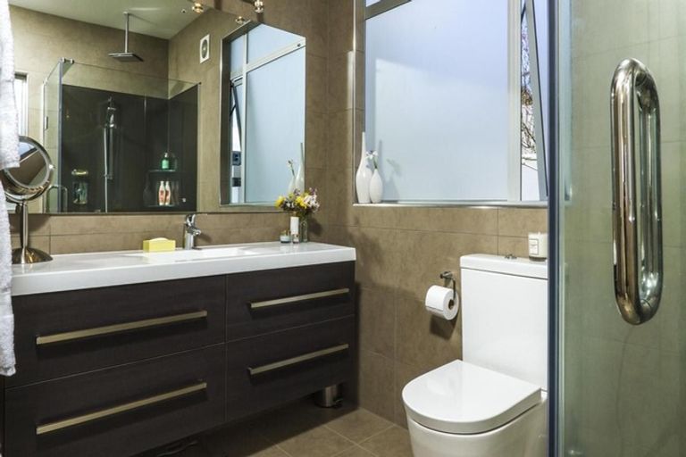 Photo of property in 15 Courtneys, West Harbour, Auckland, 0618