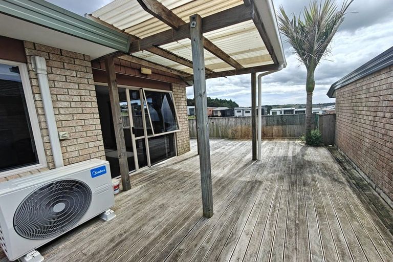 Photo of property in 6/520 Don Buck Road, Westgate, Auckland, 0614