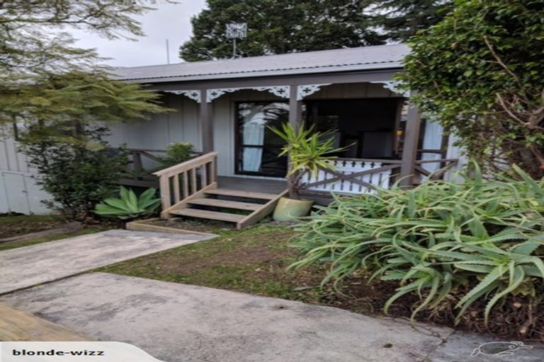 Photo of property in 1/52 West Coast Road, Glen Eden, Auckland, 0602